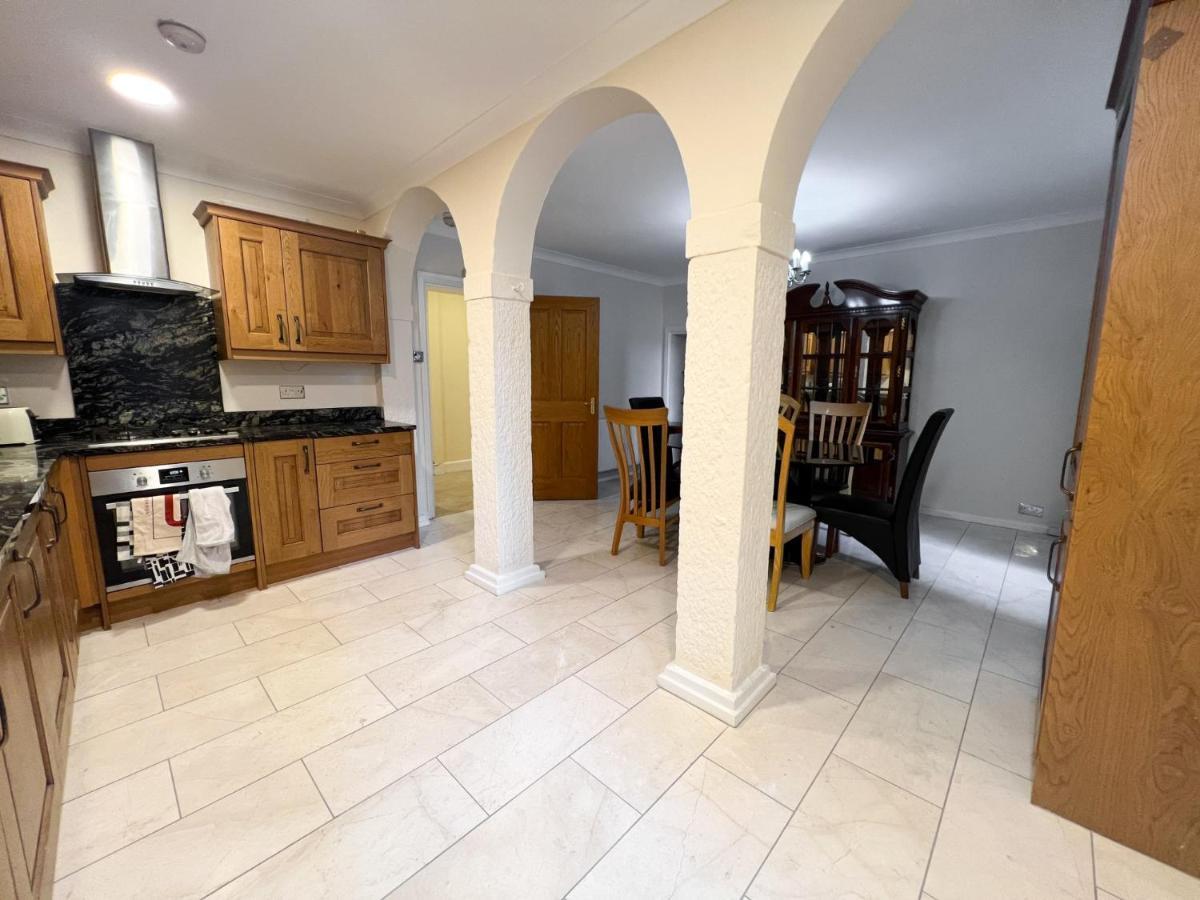 Spacious Flat Sleeps 8 Near Princes Street エディンバラ エクステリア 写真