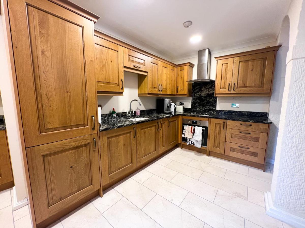 Spacious Flat Sleeps 8 Near Princes Street エディンバラ エクステリア 写真