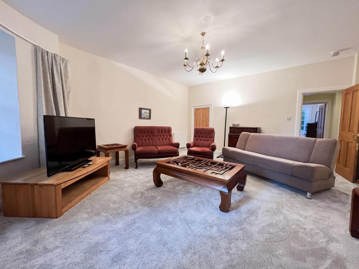 Spacious Flat Sleeps 8 Near Princes Street エディンバラ エクステリア 写真