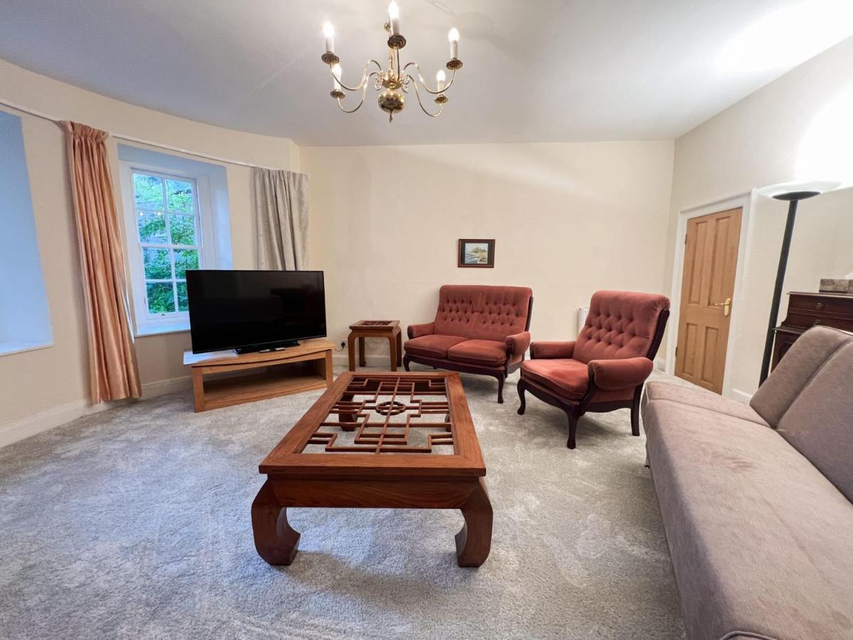 Spacious Flat Sleeps 8 Near Princes Street エディンバラ エクステリア 写真