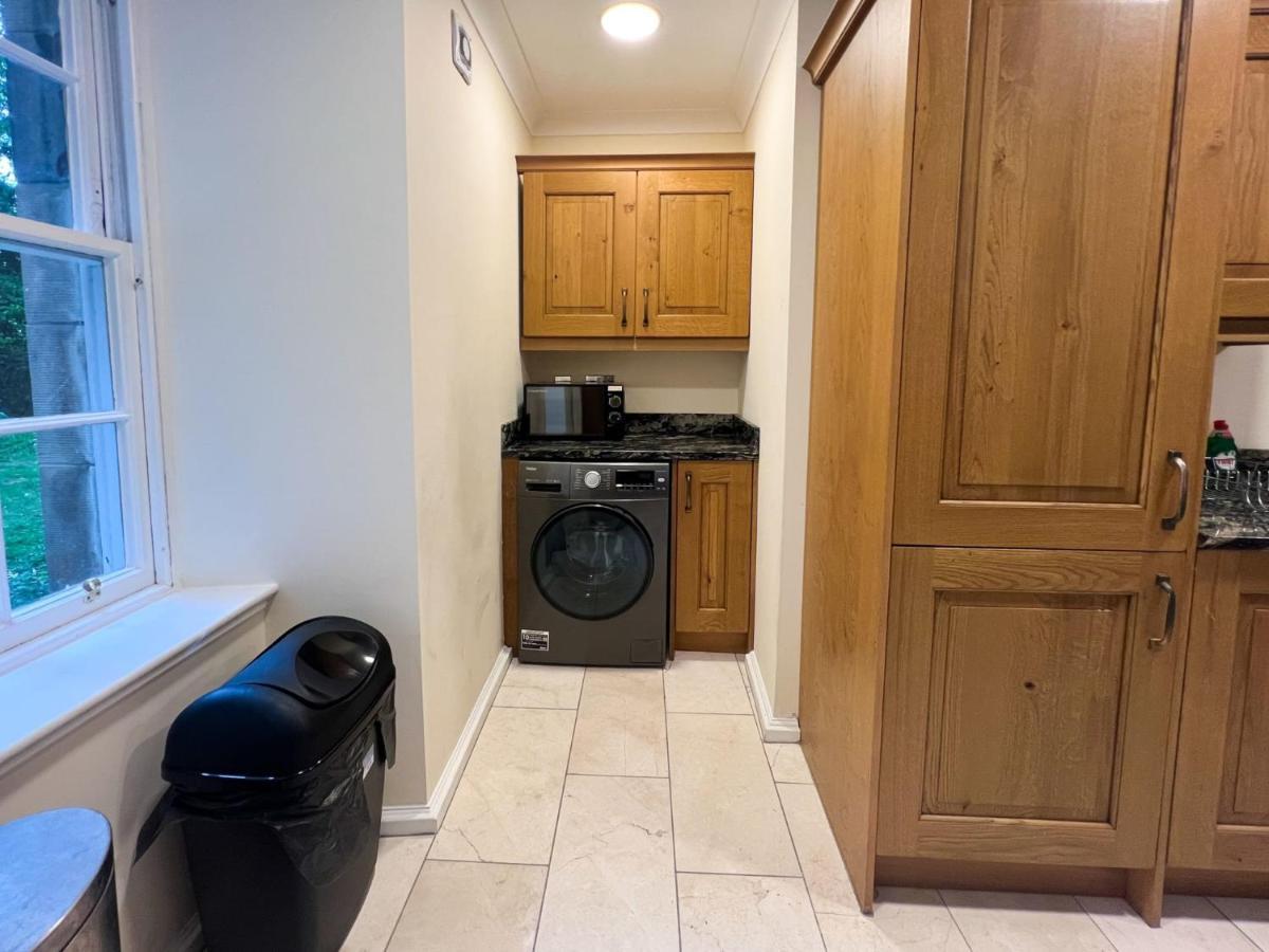 Spacious Flat Sleeps 8 Near Princes Street エディンバラ エクステリア 写真