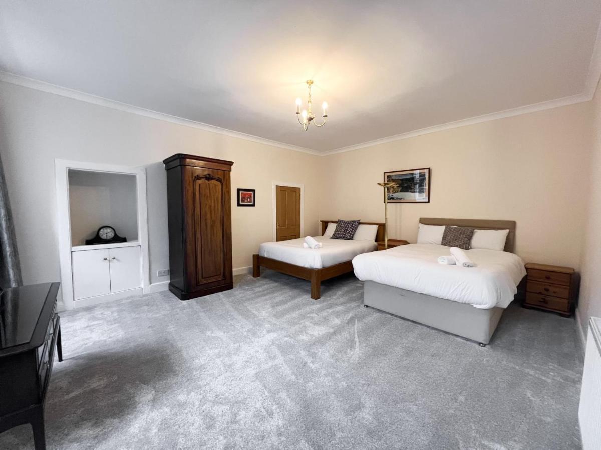 Spacious Flat Sleeps 8 Near Princes Street エディンバラ エクステリア 写真