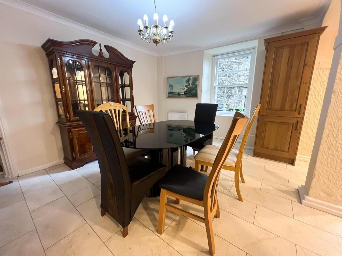 Spacious Flat Sleeps 8 Near Princes Street エディンバラ エクステリア 写真