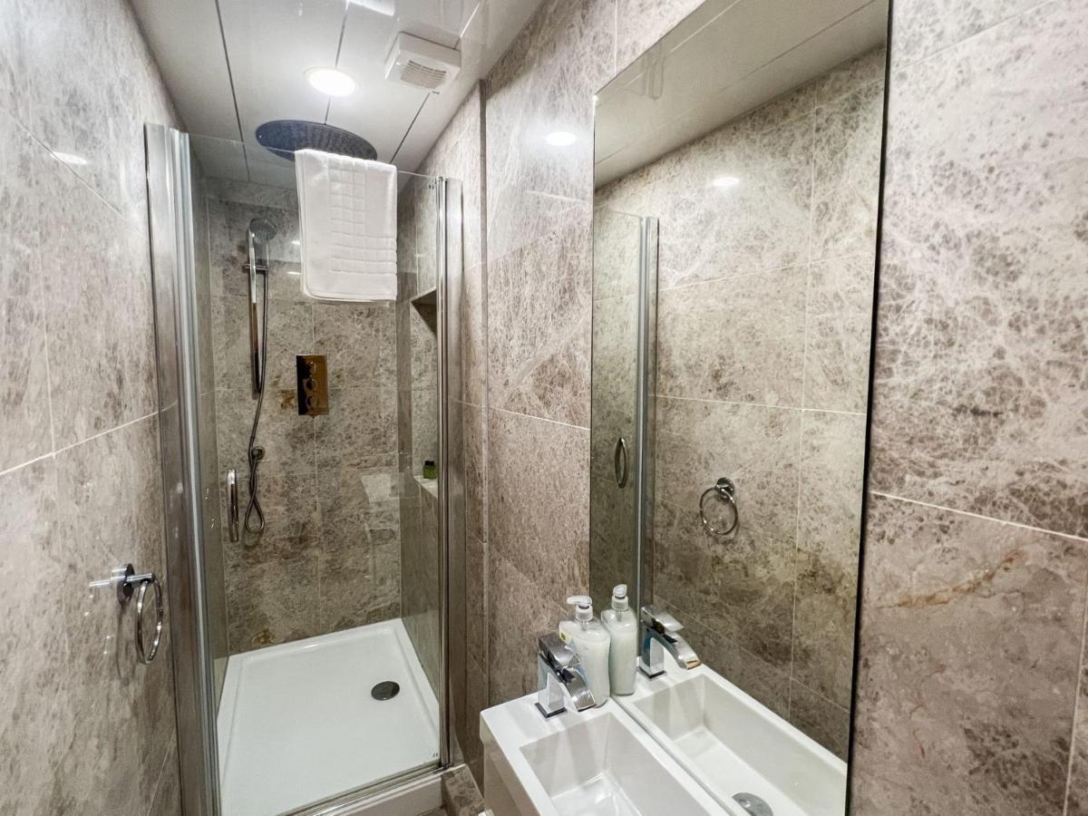 Spacious Flat Sleeps 8 Near Princes Street エディンバラ エクステリア 写真