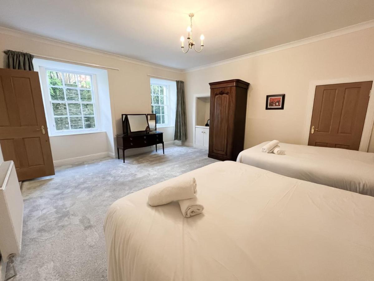 Spacious Flat Sleeps 8 Near Princes Street エディンバラ エクステリア 写真