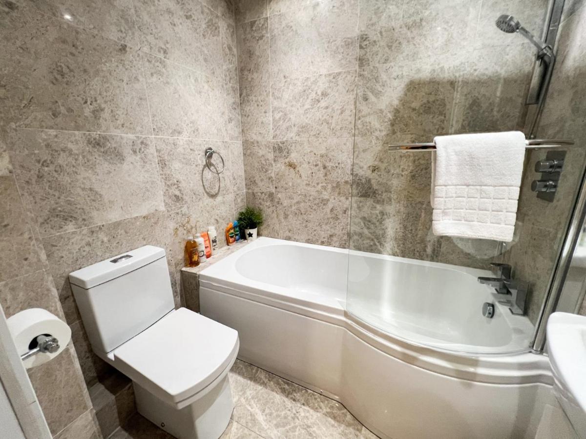 Spacious Flat Sleeps 8 Near Princes Street エディンバラ エクステリア 写真