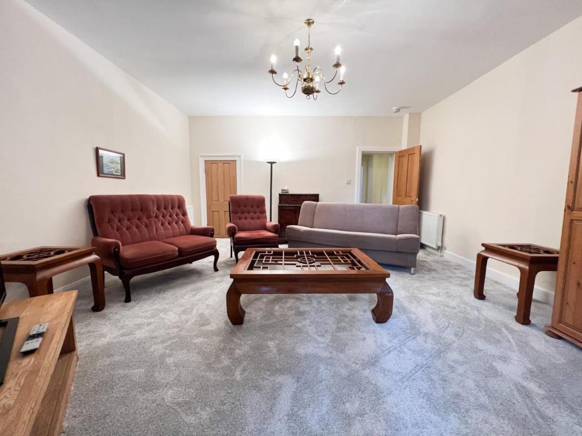 Spacious Flat Sleeps 8 Near Princes Street エディンバラ エクステリア 写真