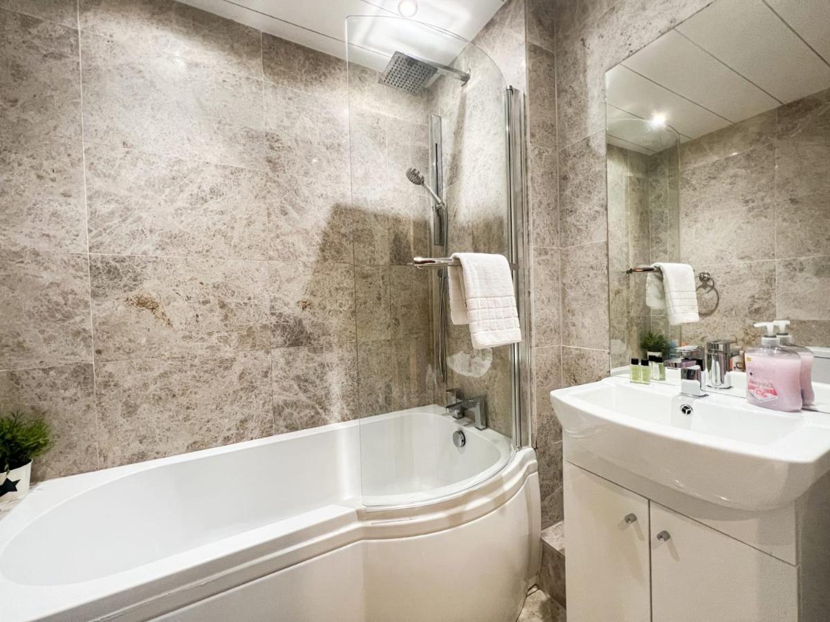 Spacious Flat Sleeps 8 Near Princes Street エディンバラ エクステリア 写真
