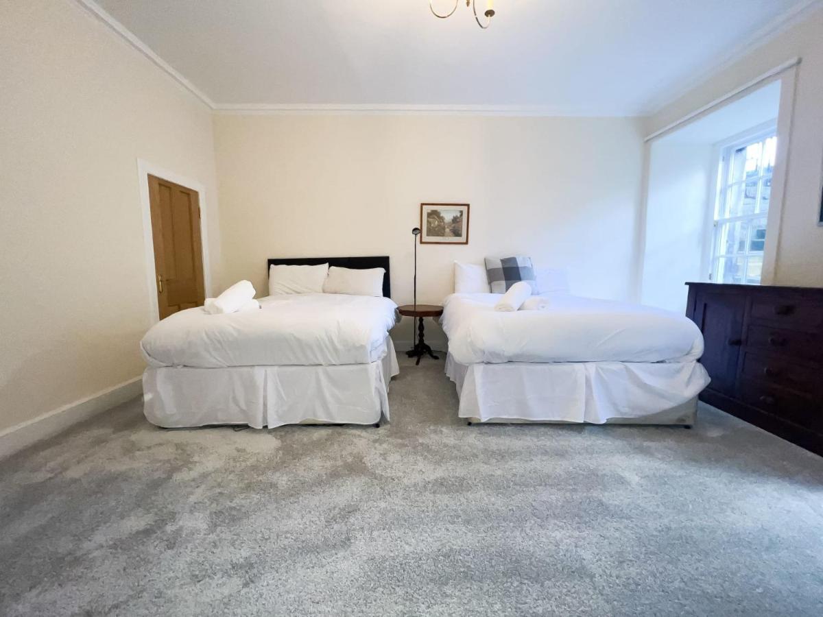 Spacious Flat Sleeps 8 Near Princes Street エディンバラ エクステリア 写真